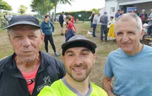 On en est arrivés à bout du parcours. Mais Franck qui avait pris de l'avance a trouvé le parcours trop court et à préféré se perdre sur 3 km.
Bilan : parcours très sympa avec presque pas de goudron, très roulant et dépaysant.